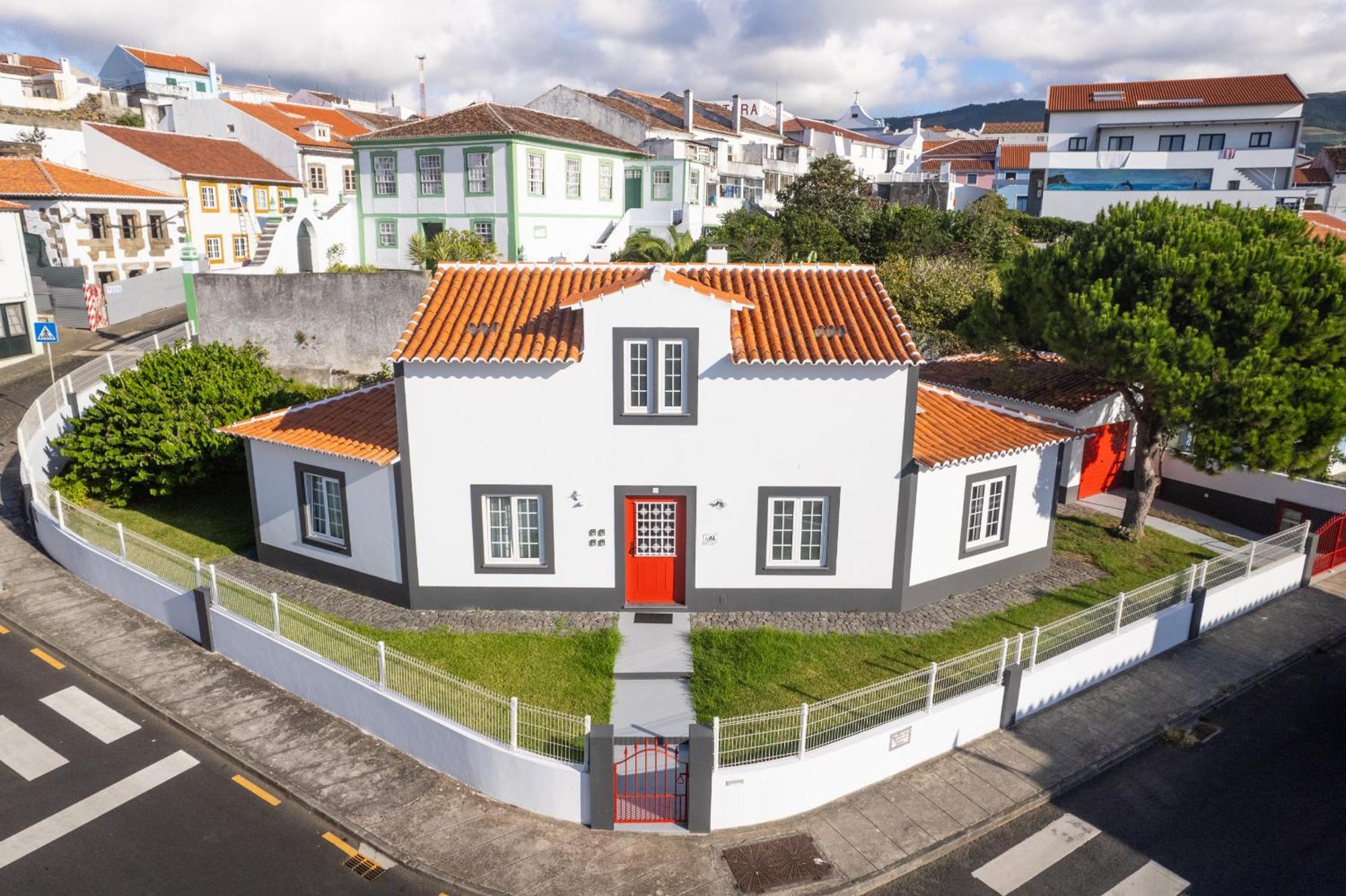 Angra Charming Suites By Seewest Angra do Heroísmo Exterior foto