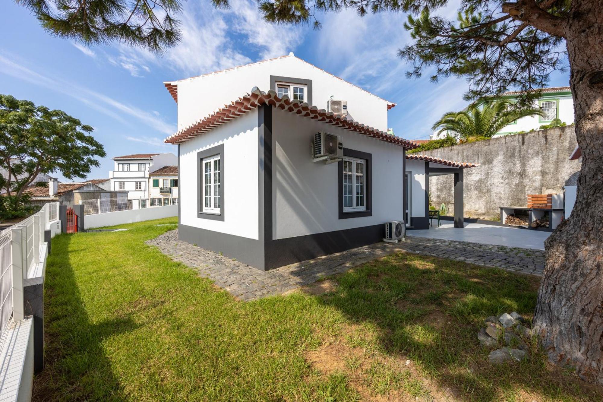 Angra Charming Suites By Seewest Angra do Heroísmo Exterior foto